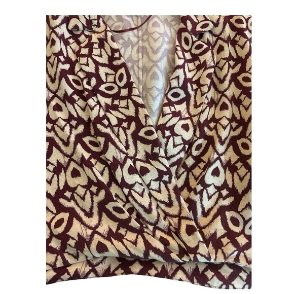 ZARA long sleeve short top,wrap front,sz Medium, maroon and beige print.Side zip - Picture 5 of 6